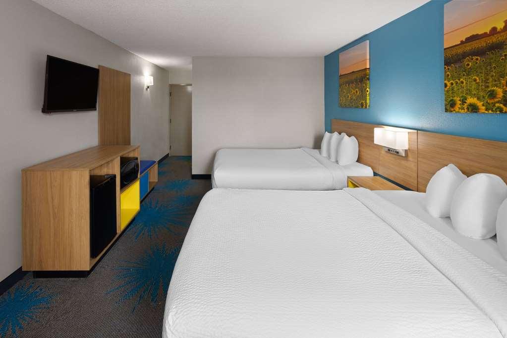 Days Inn & Suites By Wyndham Northwest Indianapolis Chambre photo