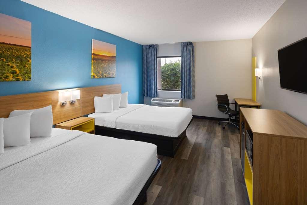 Days Inn & Suites By Wyndham Northwest Indianapolis Chambre photo